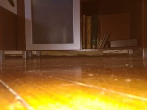 Concave lower shelf closet, bad furniture