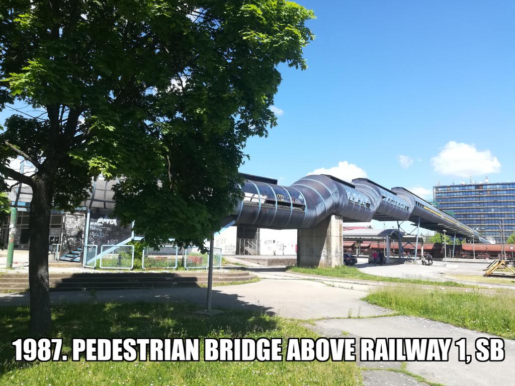 Here Is a Pedestrian Bridge That People May Want to Use