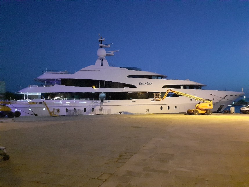 yacht