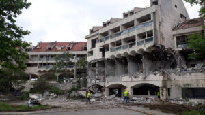 A strong earthquake in 1979 destroyed the hotel