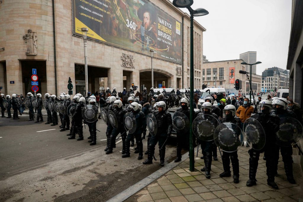 Anti-riot-police-block-protesters-Brussels