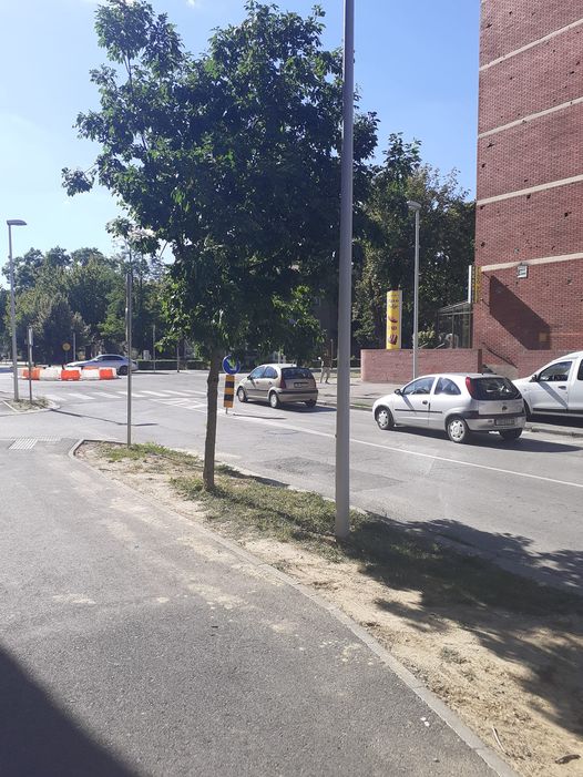 unnecessary-roundabout-Vukovarska-street-with-broken-traffic lights-Slavonski Brod