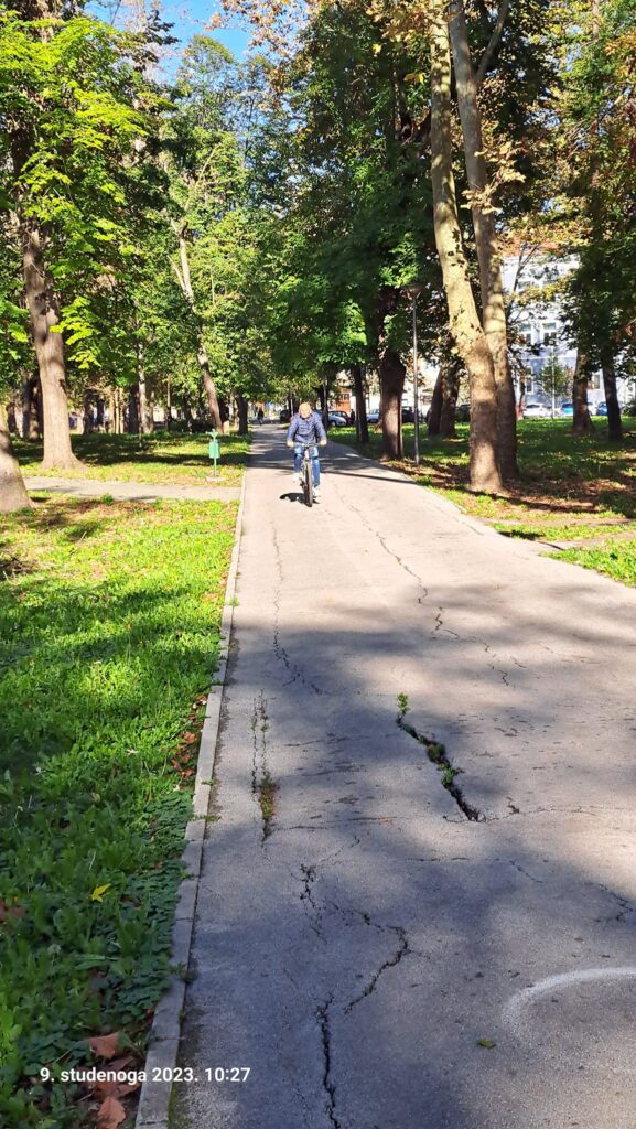 Cyclist-on-the-pedestrian-path-in-Park-Klasije