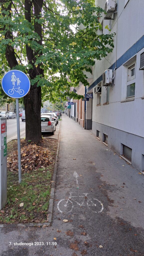 Footpath-traffic-sign-for-cyclist