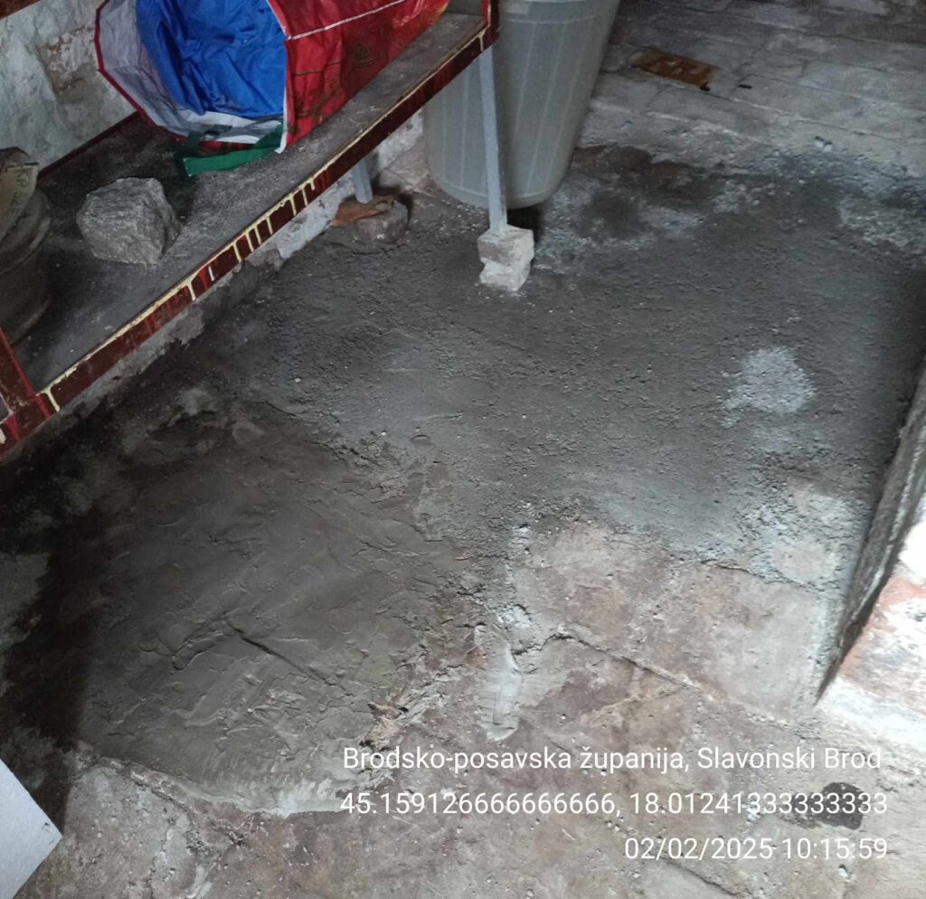 wet-floor-apartment