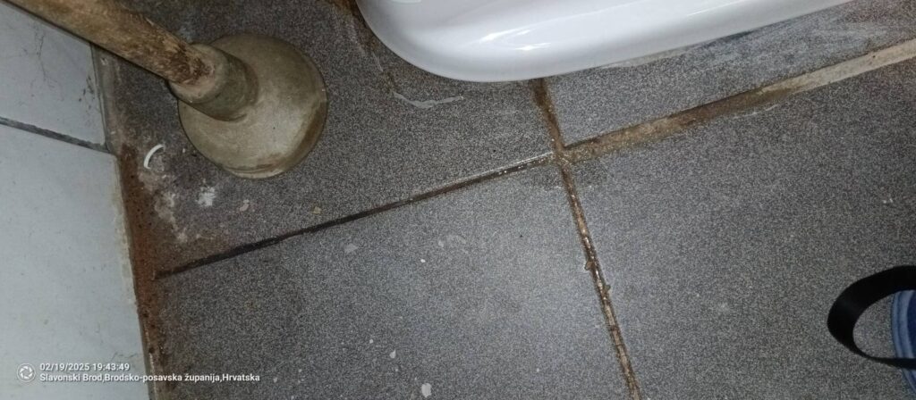 Water-is-leaking-next-to-the-toilet-bowl