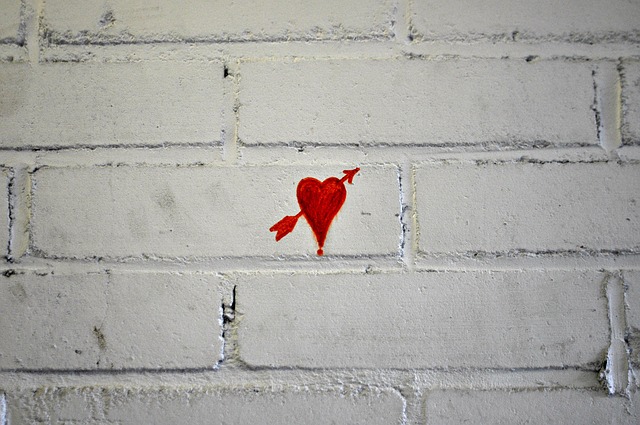 graffiti-heart-wall
